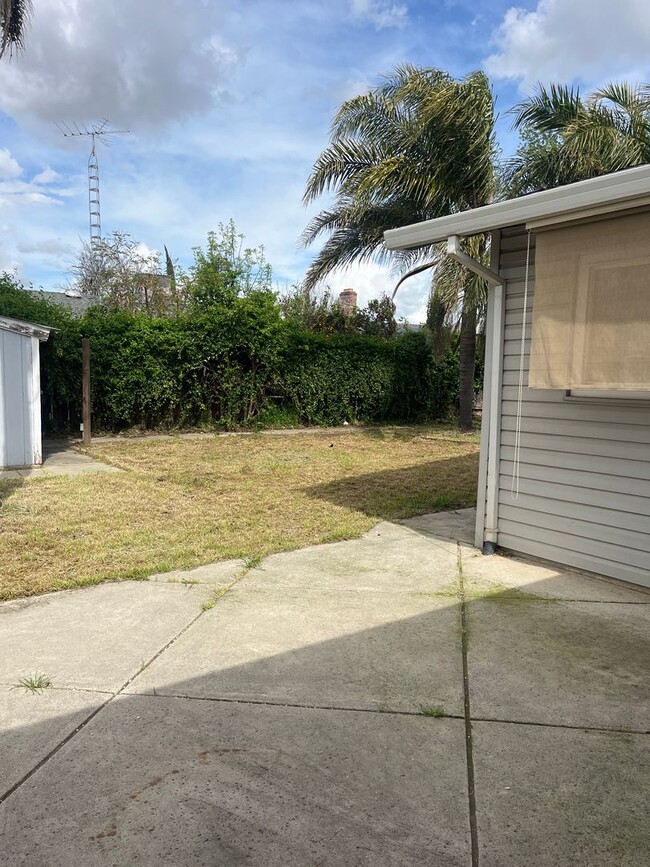 Building Photo - 3 Bedroom Home - Move in Special $200.00 o...