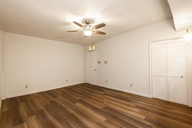 Building Photo - 1420 Corpus Christi St