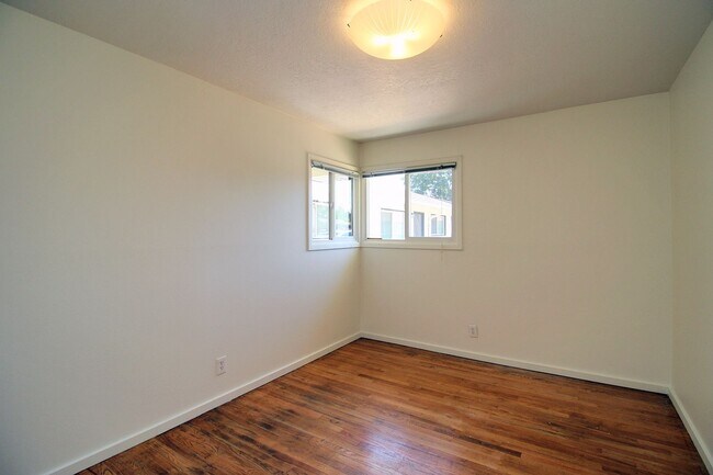 Building Photo - 2208-2208 NE 80th Ave