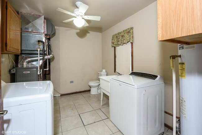 Building Photo - 4N225 Briar Ln