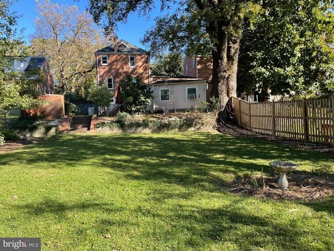 Building Photo - 610 Ritchie Ave