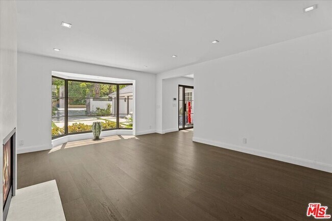 Building Photo - 1400 Club View Dr