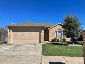 Building Photo - 4 bedroom 2 bath with 2 car garage