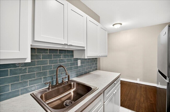 Building Photo - Sh'Cuuute!