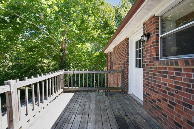 Building Photo - 2 Bed/1 Bath Great Hermitage Location – Spacious Home with Easy Nashville Commute