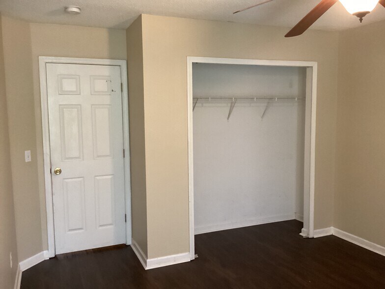 Building Photo - 493 Live Oak Walk