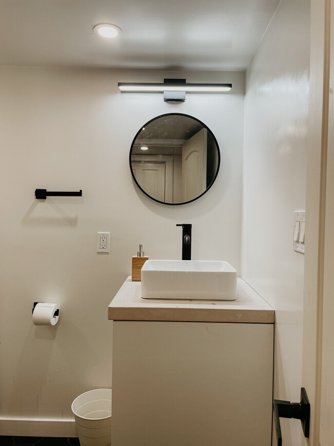 Building Photo - 3225 Colcord Ave