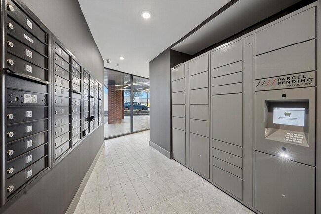 Building Photo - 6910 Ridge Ave