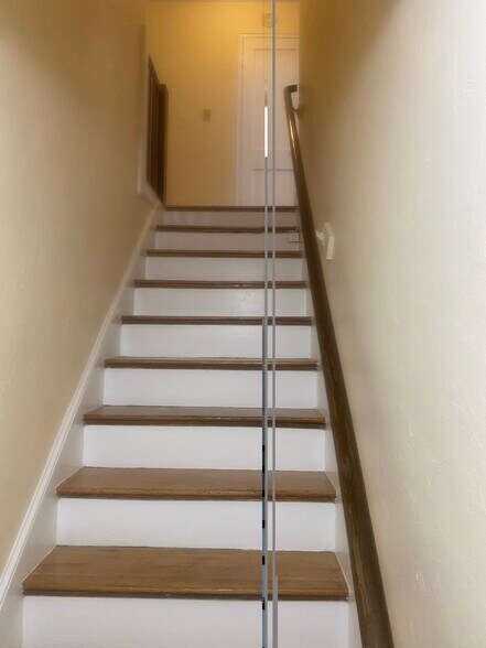 Building Photo - 6 Southmere Rd