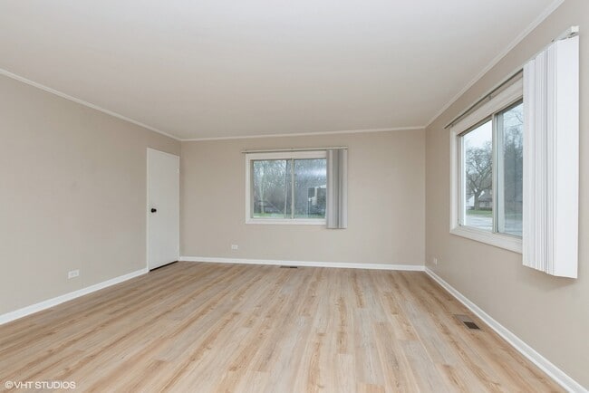 Building Photo - 363 Winnebago St
