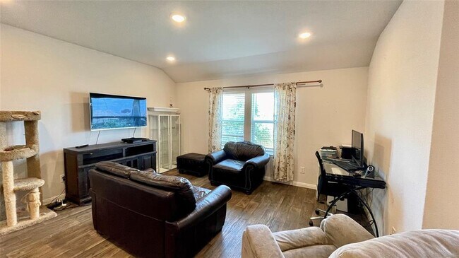 Building Photo - 156 Medinah Ln