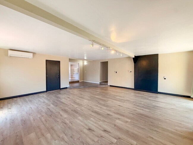 Building Photo - Spacious 4BR/2BA Home in Lincoln Acres wit...