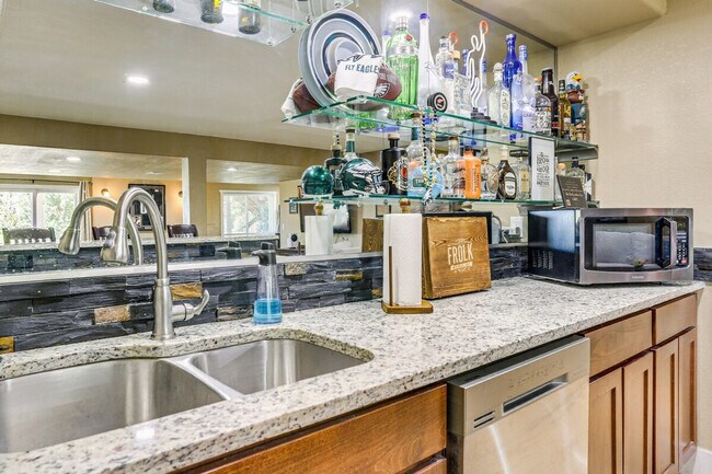 Building Photo - 9492 Sand Hill Pl