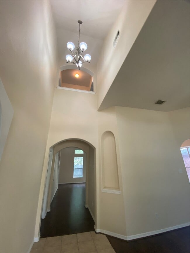 Building Photo - 9210 Hidden Lake E Dr