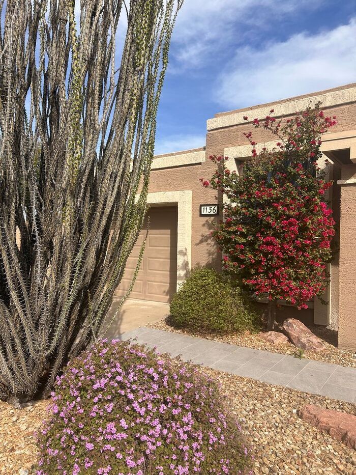 Building Photo - 1136 E Villa Rita Dr