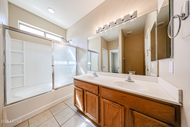 Building Photo - 44115 Askew Dr