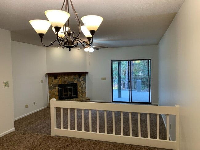 Building Photo - Quite two bedroom Townhome in Central Mart...
