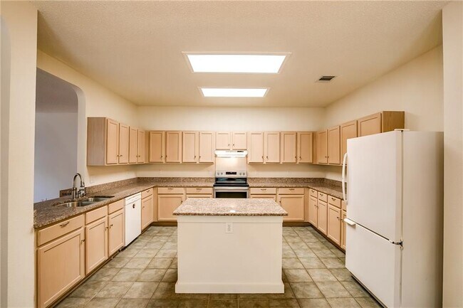 Building Photo - 1706 Chino Cove