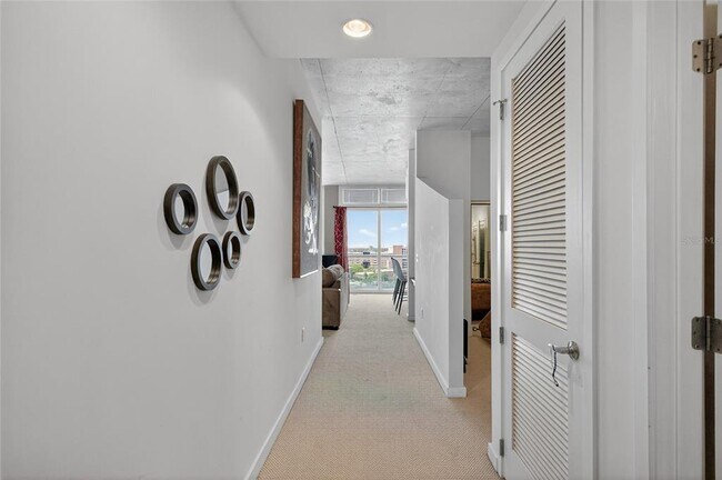 Building Photo - 777 N Ashley Dr