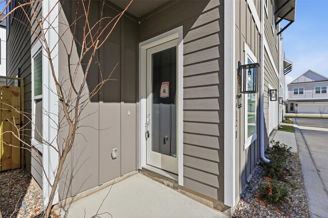 Building Photo - 9912 A Clark Rd