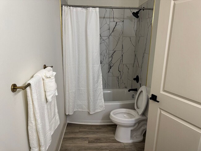 Building Photo - Fully Renovated Home just minutes from Downtown Rock Hill