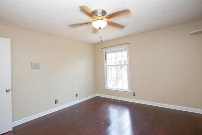 Building Photo - Retro Ranch only minutes from downtown Sou...