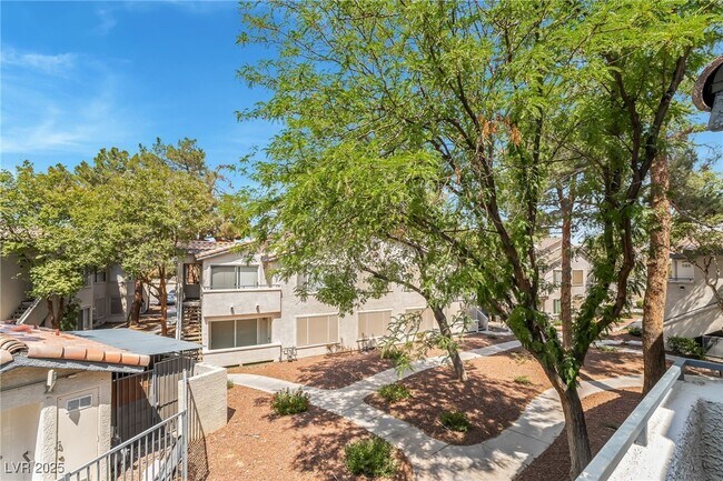 Building Photo - 3059 Key Largo Dr