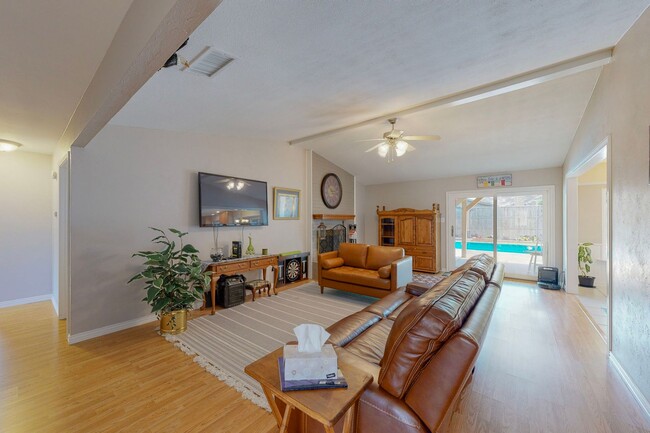 Building Photo - Available Mid-June | 3 Bedroom Arlington H...