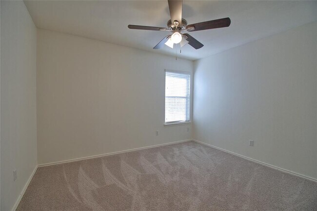 Building Photo - 3112 Blue Ridge Dr