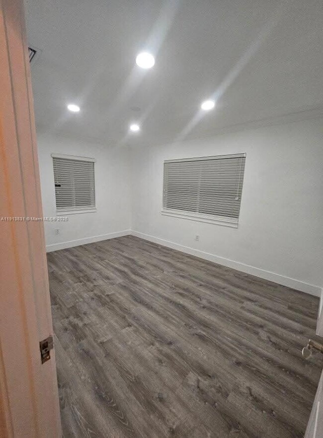 Building Photo - 425 NE 109th St