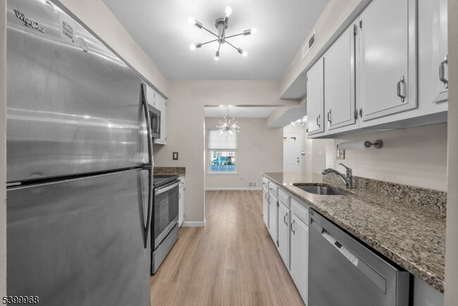 Building Photo - 1 Almond Dr