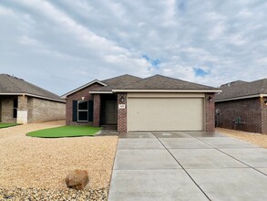 Building Photo - PRE-LEASING FOR JUNE! 3/2/2 located in Wolfforth