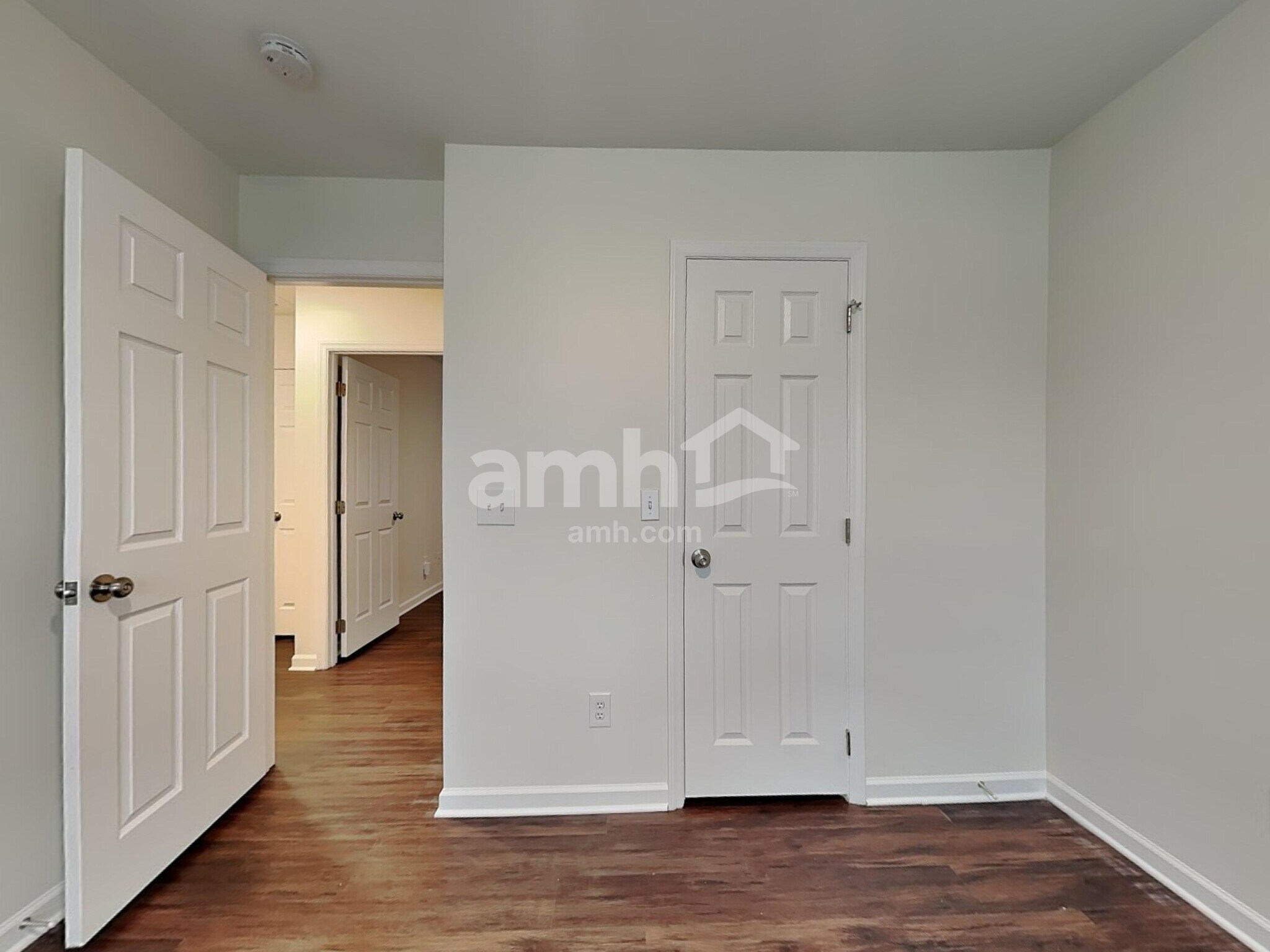 Building Photo - 614 Pebble Dr