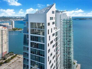 Building Photo - 1300 Brickell Bay Dr