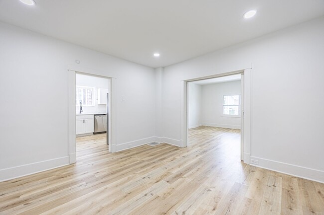 Building Photo - Newly Renovated 5 Bd/2 Bath Home in New Kensington
