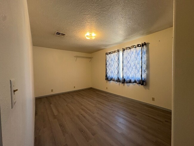 Building Photo - Enoch House Available For Rent