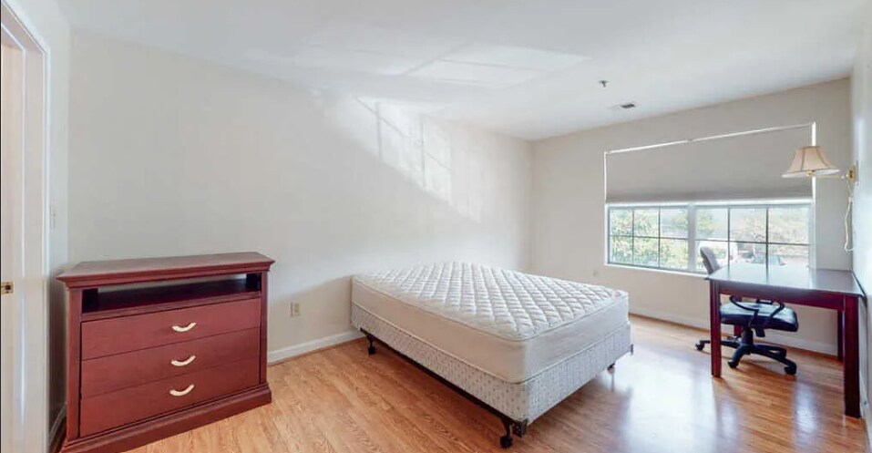 Building Photo - 205 Simpson Ave