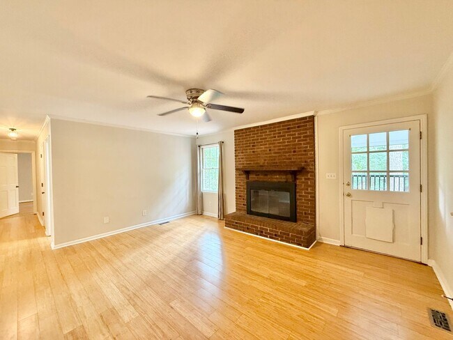 Building Photo - **OFFERING RENT PROMOTION FOR FIRST 6 MONT...