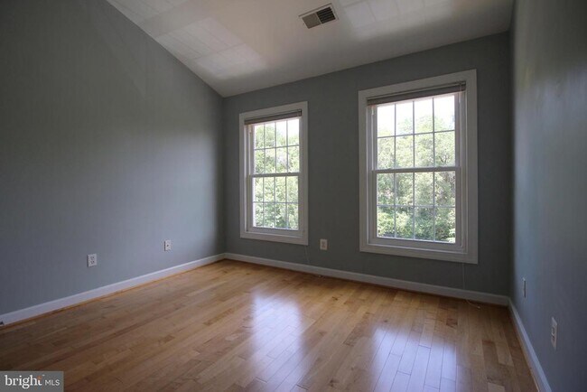 Building Photo - 3800 Elmwood Towne Way