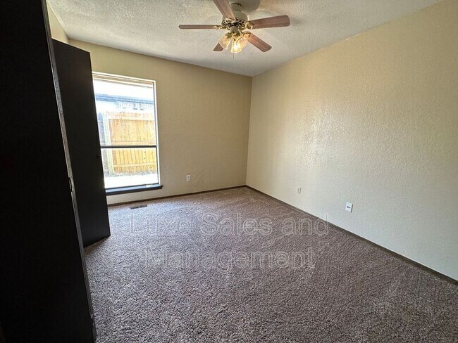 Building Photo - 3718 Southwind Ave