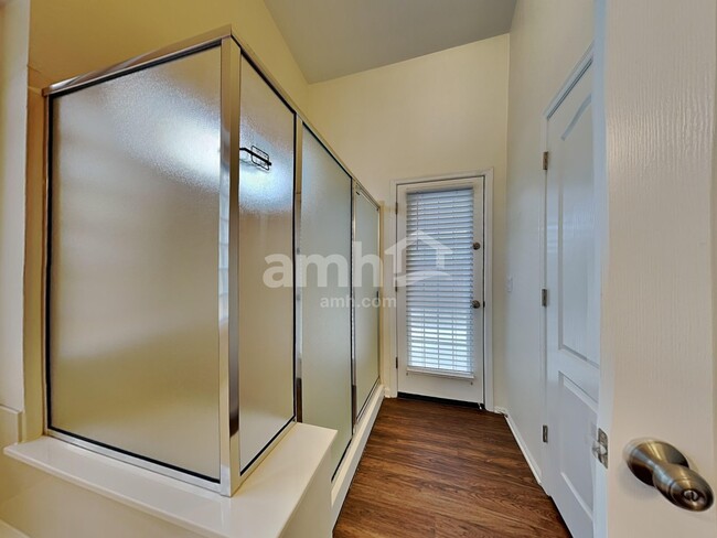 Building Photo - 15848 W Linden St