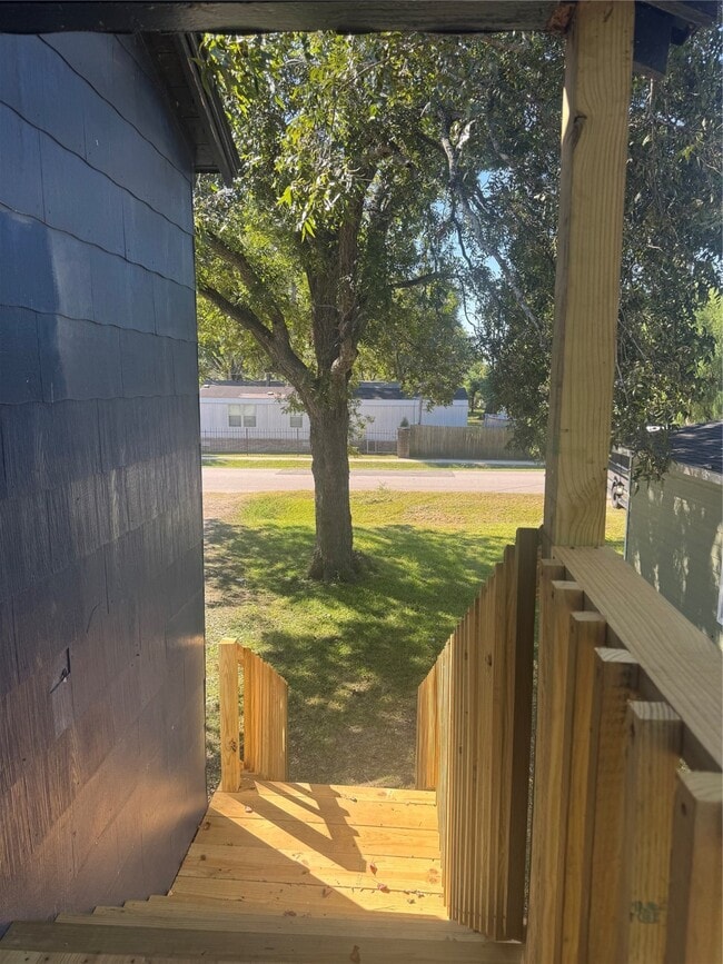 Building Photo - 1747 5th St