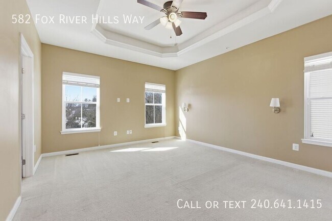 Building Photo - 582 Fox River Hills Way