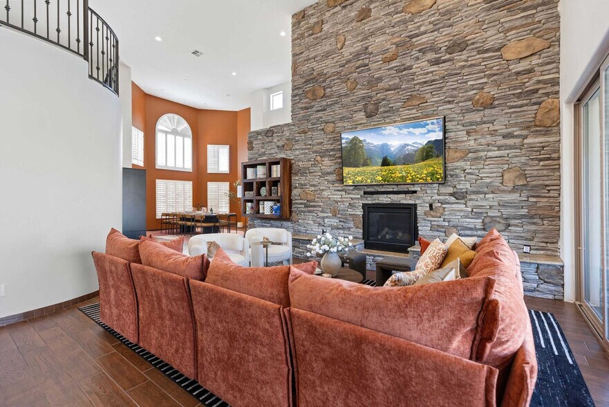 Building Photo - 1438 S Creston Cir