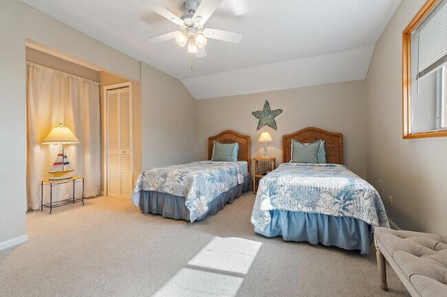 Building Photo - 353 S US Hwy 1