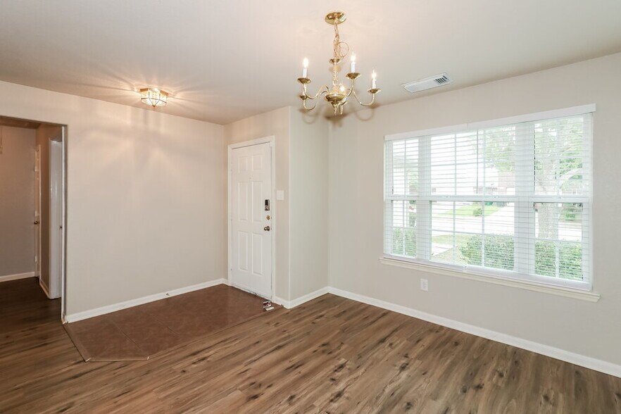 Building Photo - 13910 Maleewan Ln