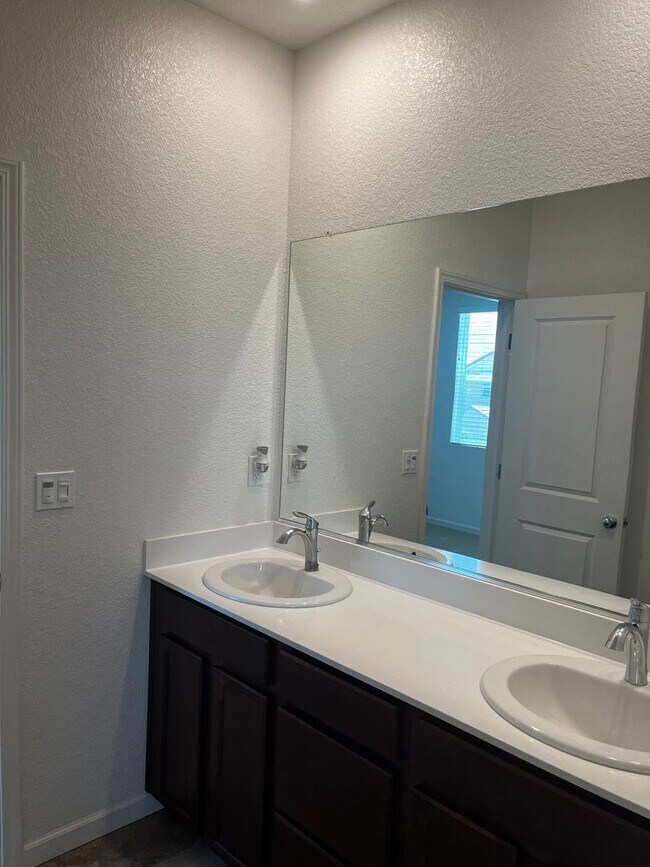 Building Photo - Excellent Witney Ranch 4 Bedroom, 3 Bathroom Home in Whitney Ranch for Rent.