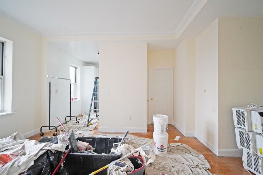 Primary Photo - 57 Sip Ave