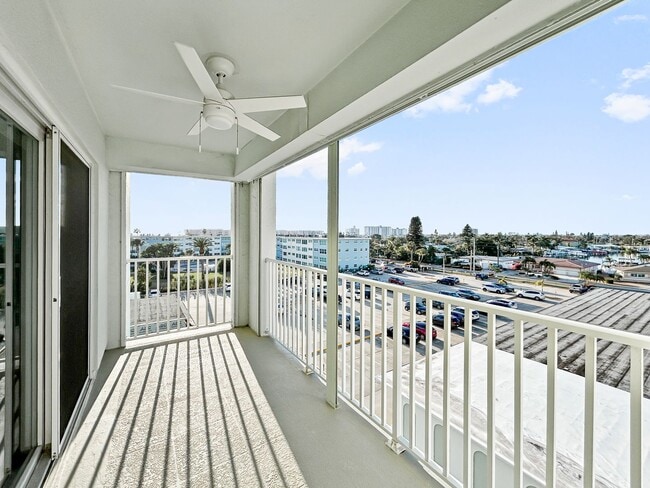 Building Photo - Available on May 27 - Stunning Furnished Waterfront Condo – 2 Beds / 2 Baths with Gulf-to-Bay Views!