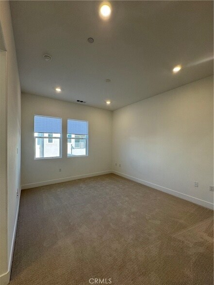 Building Photo - 436 Loon